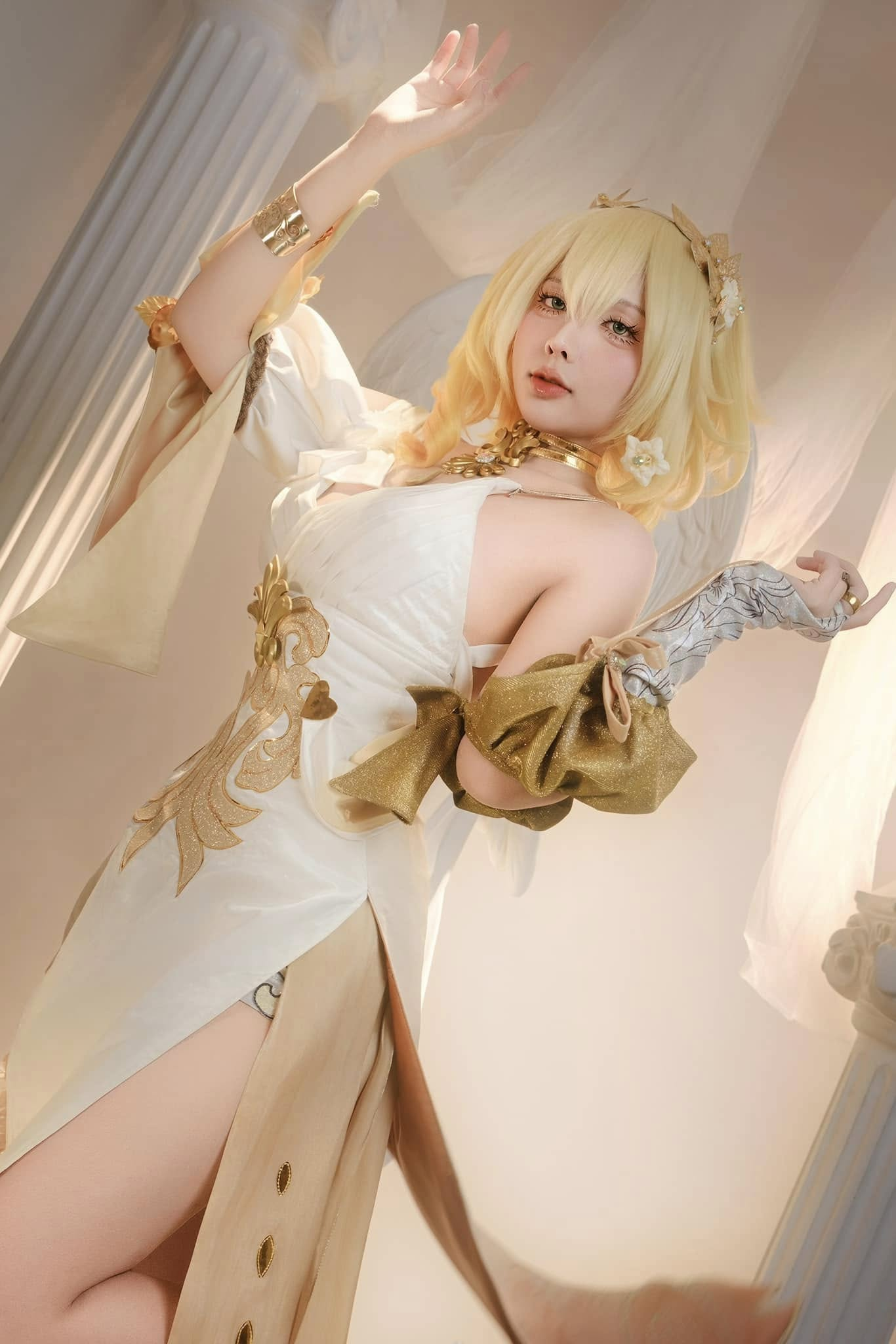 Aglaea cosplay stunning pose