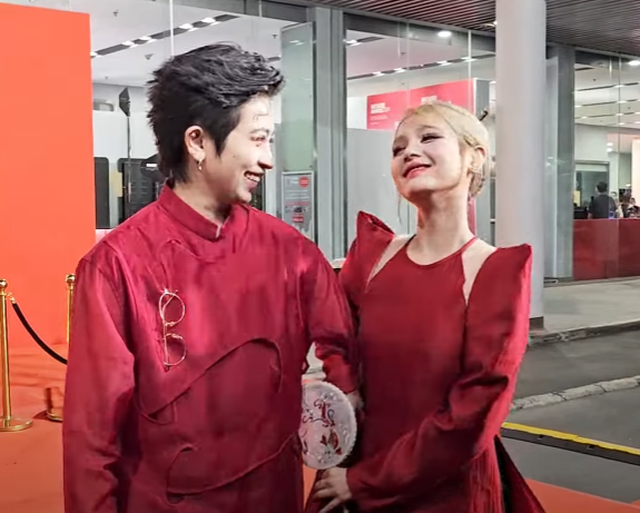Xoài Non and Gil Lê Hint at Wedding Plans at WeChoice Awards 5 Couple holding hands