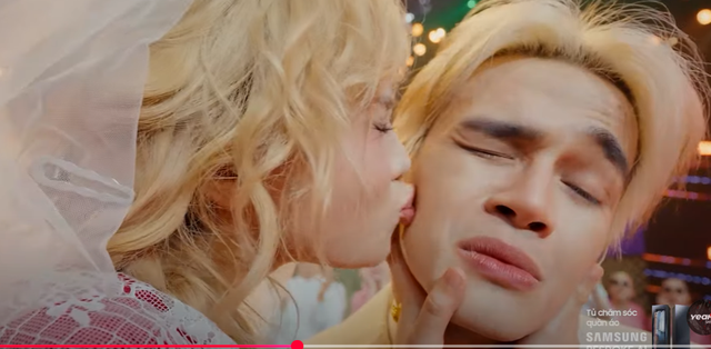 MisThy’s Onstage Kiss Shocks Streamer Bank 1 MisThy kissing her co-star on stage