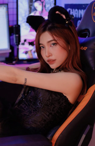 Streamer Lily Phan Stuns Fans with Sexy Comeback Photos 6 Lily Phan streaming gameplay