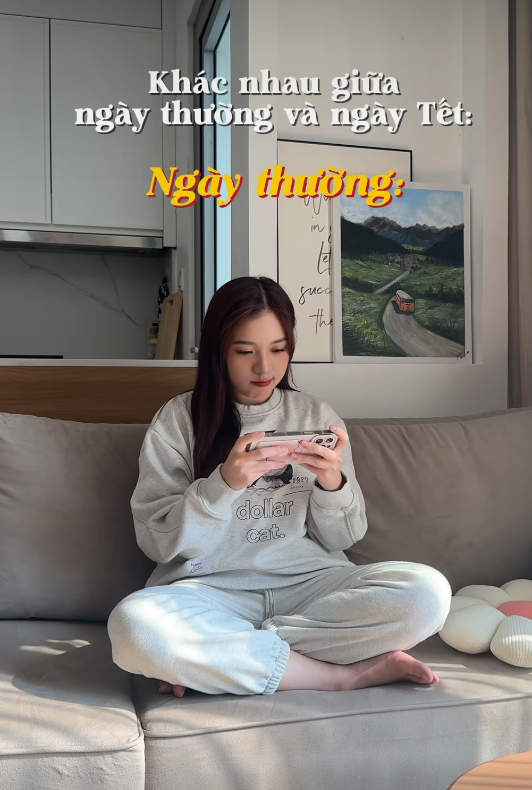How Two Top Esports Hosts Spend Their Year-End Breaks 1 Phuong Thao gaming during Lunar New Year