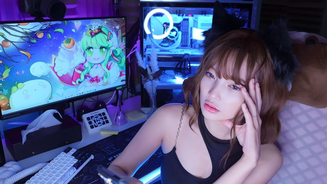 Kazumi’s Stunning Nami Cosplay Wows Fans 6 Kazumi confident cosplay shot