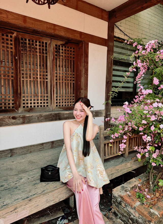 Trâm Anh Stuns in Bold Outfit Despite Similar Look to Mai Dora 1 Trâm Anh in a bold backless halter outfit