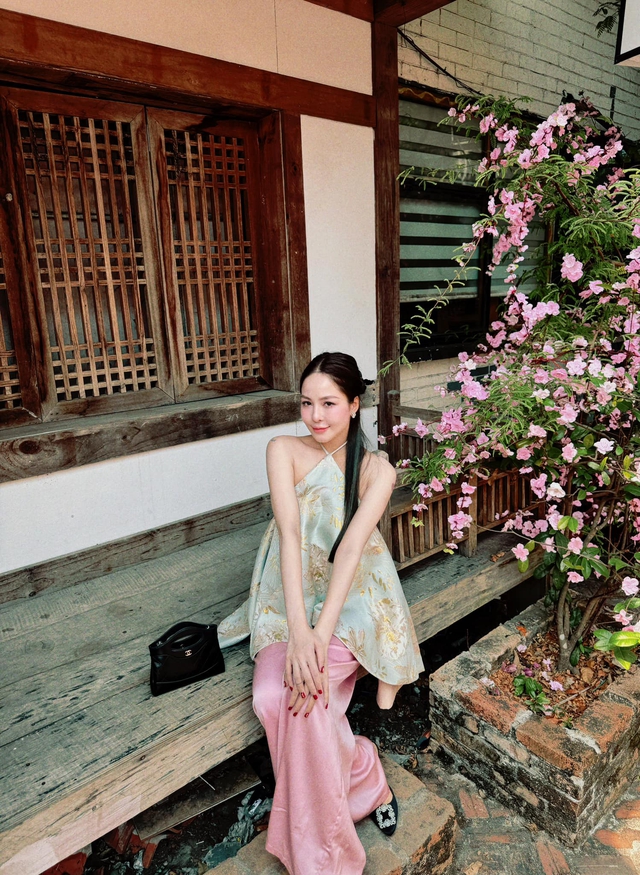 Trâm Anh Stuns in Bold Outfit Despite Similar Look to Mai Dora 2 Trâm Anh's elegant backless look
