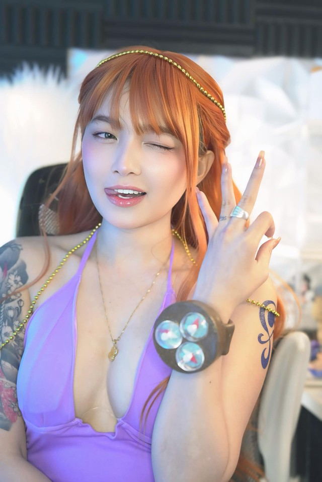 Kazumi’s Stunning Nami Cosplay Wows Fans 2 Kazumi as Nami cosplay close-up