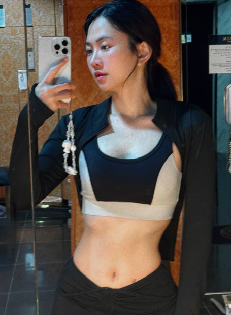 TikTok Star Lê Bống Shows Off Toned Waist Again 8 anh chup man hinh 2025 02 16 luc 124336 1739686143948103965225