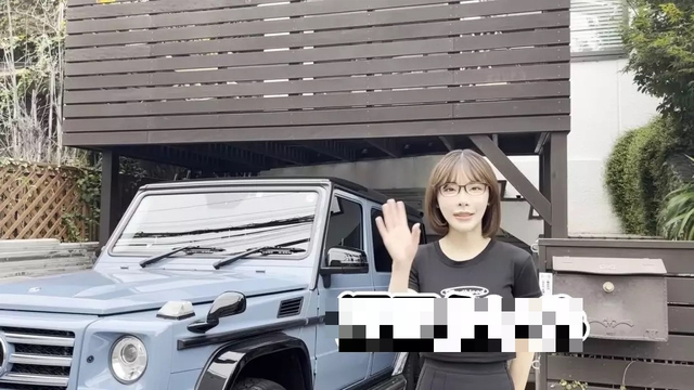 Eimi Fukada Returns to Set, Wins Back Fans After Debt Drama 2 Eimi Fukada leading a film set tour