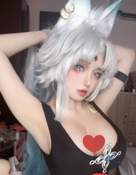 Minh Khue sewing her cosplay costume