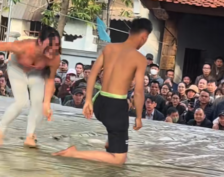 Female Wrestler Stuns Fans Wearing Tight Gym Gear in Match 8 Wrestling event highlights
