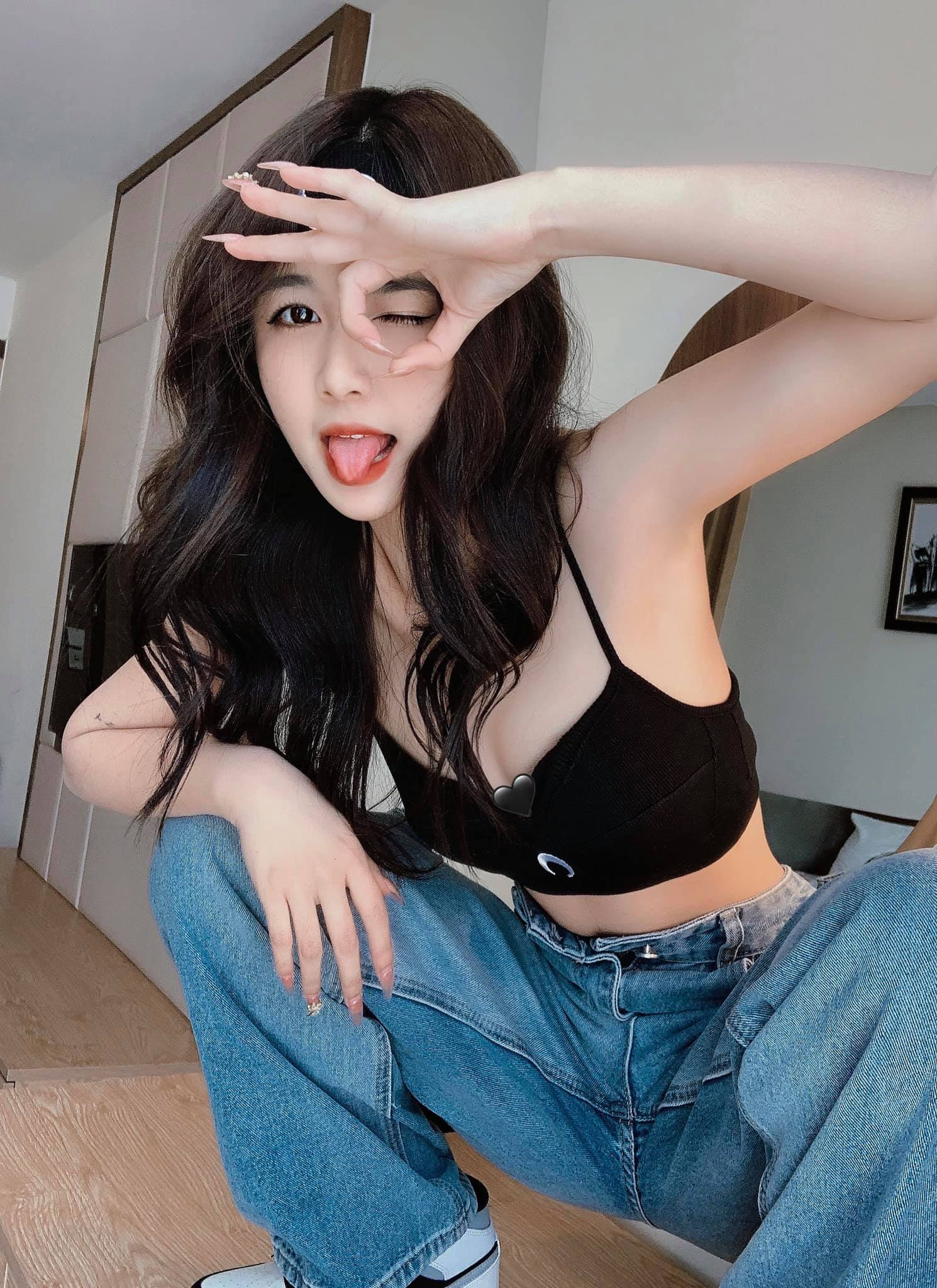 Rapper B Ray’s New Girlfriend Is Social Media Star Đinh Nhi 3 Đinh Nhi posing