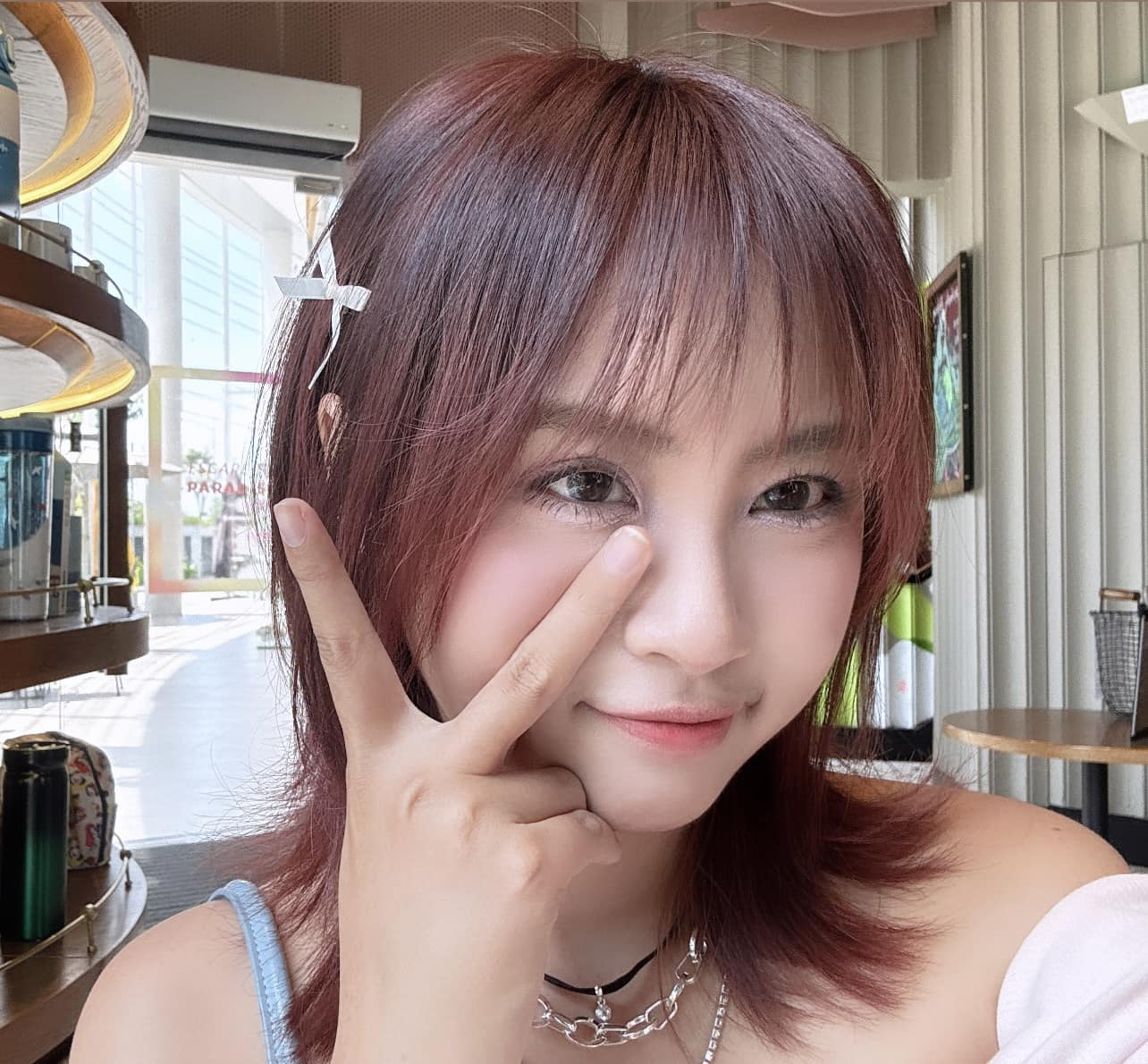 MC Minh Nghi Shares How Husband Bomman Cares for Her During Maternity 6 Minh Nghi smiling during pregnancy