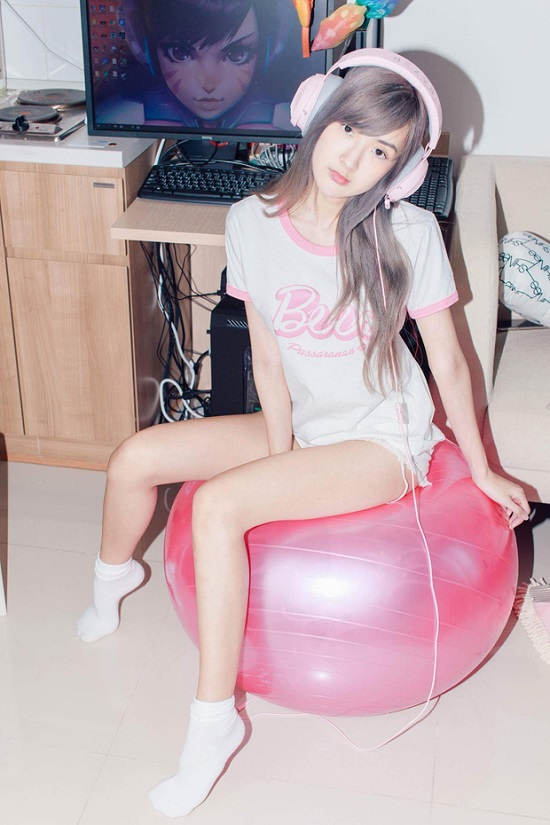 Top Thai Streamer Bizcuitbeer Shifts to Dance and Travel Videos 2 Bizcuitbeer singing career
