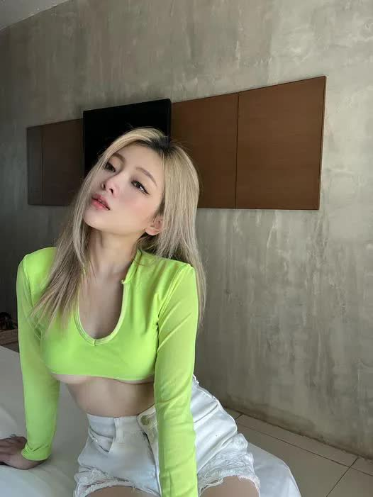 Streamer Linh Chichan Drops Stunning Self-Produced Music Album 2 Linh Chichan in stylish outfit