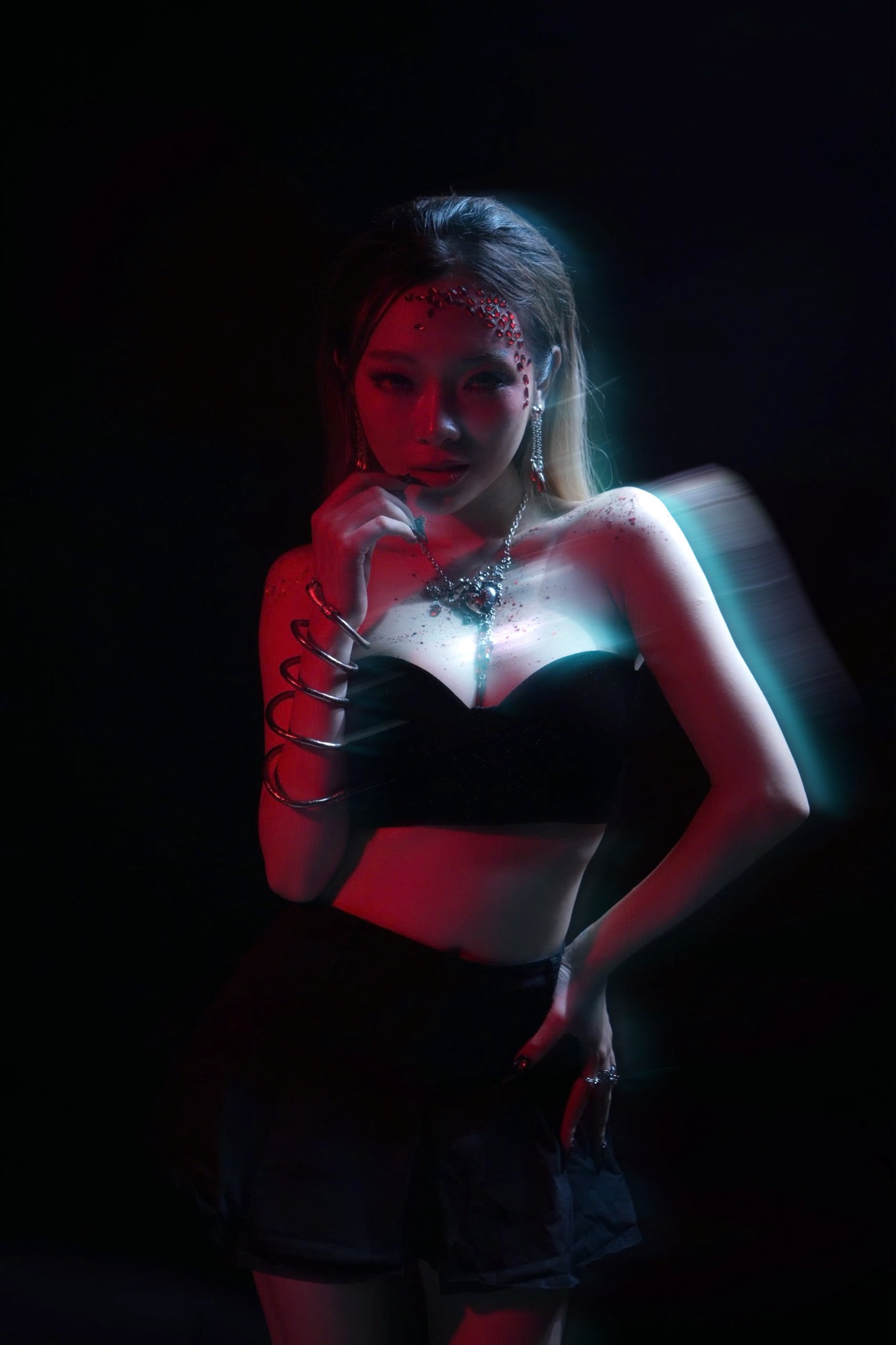 Streamer Linh Chichan Drops Stunning Self-Produced Music Album 5 Linh Chichan music production