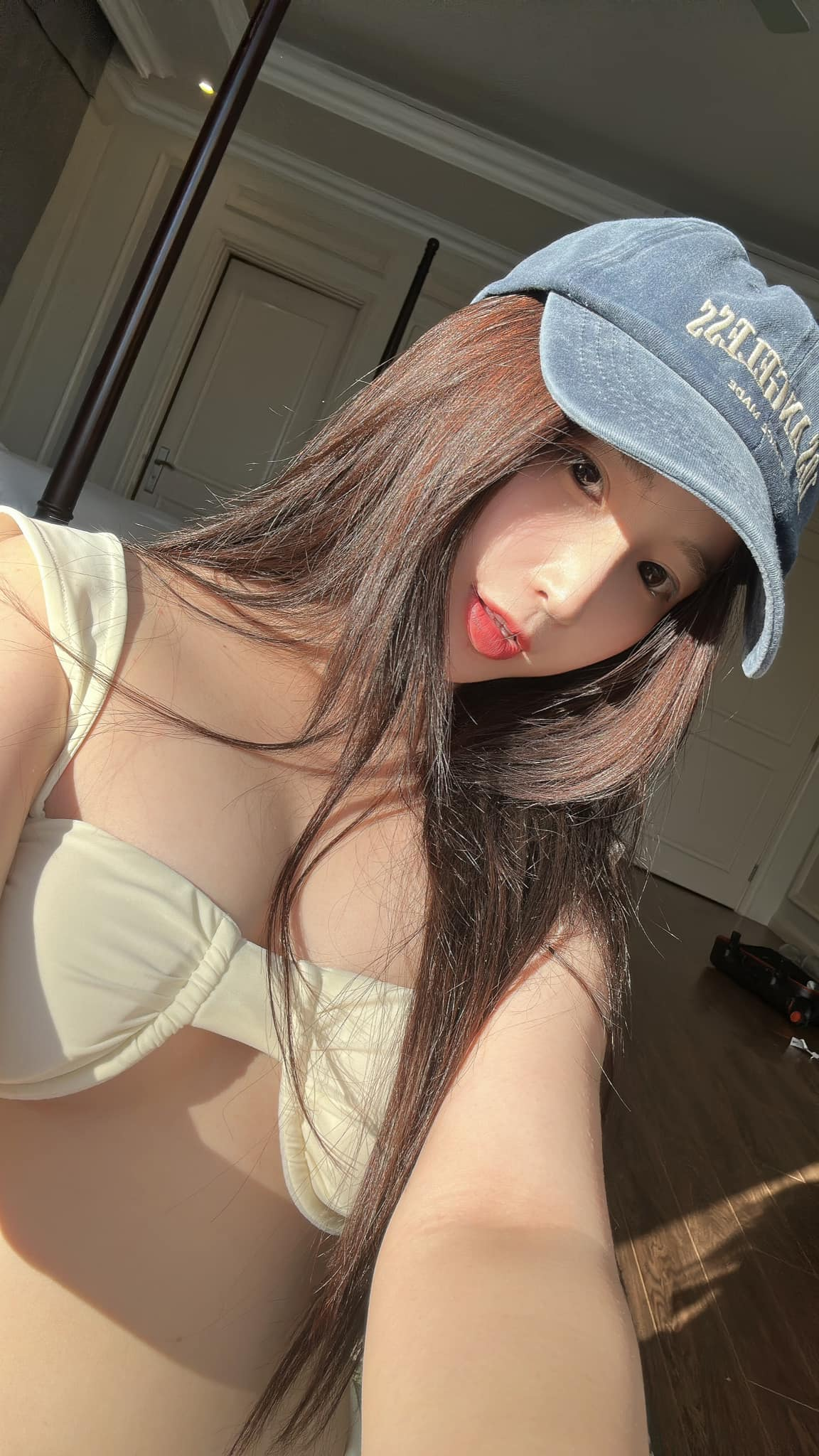 Vietnamese Streamer Shares Sexy Photos but Feels Shy Around Mom 5 photo 1739504800831 1739504801129143720792