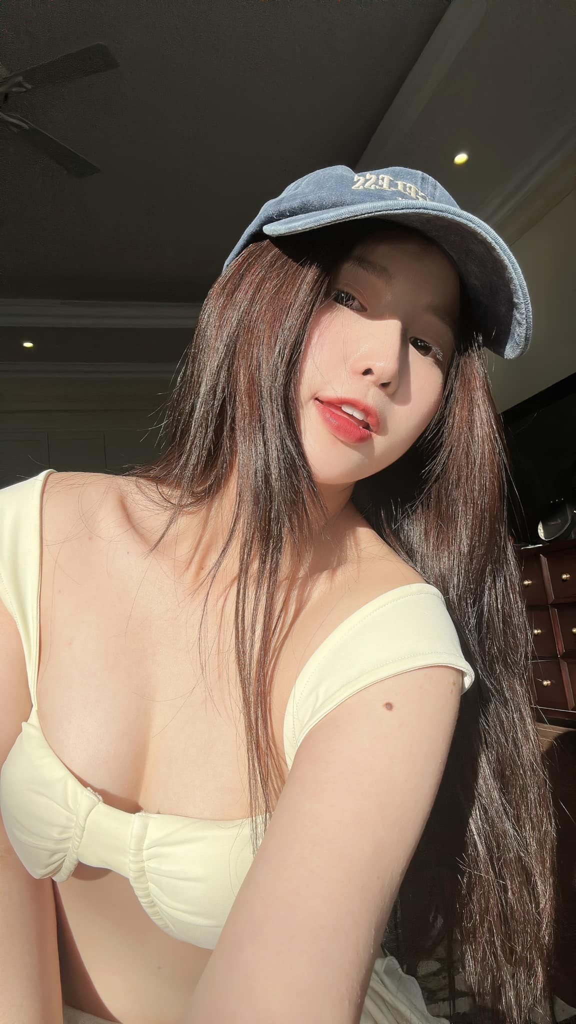 Vietnamese Streamer Shares Sexy Photos but Feels Shy Around Mom 6 photo 1739504808103 1739504808299550156261