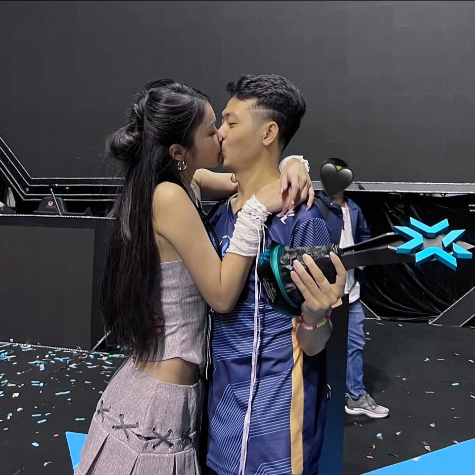 MC Nana and Suka's viral kiss moment
