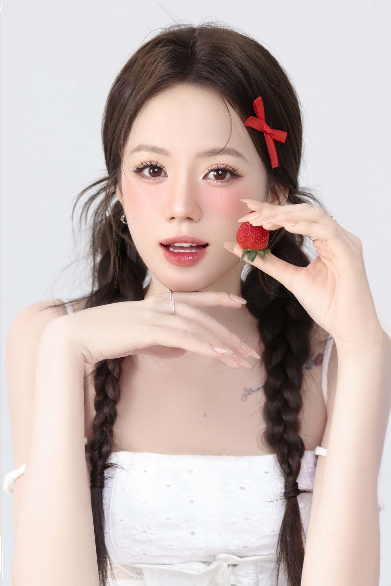 Streamer Mèo Sao Hoả Shares Her Fresh Start After Tough Times 5 Mèo Trái Đất enjoying a sunny day