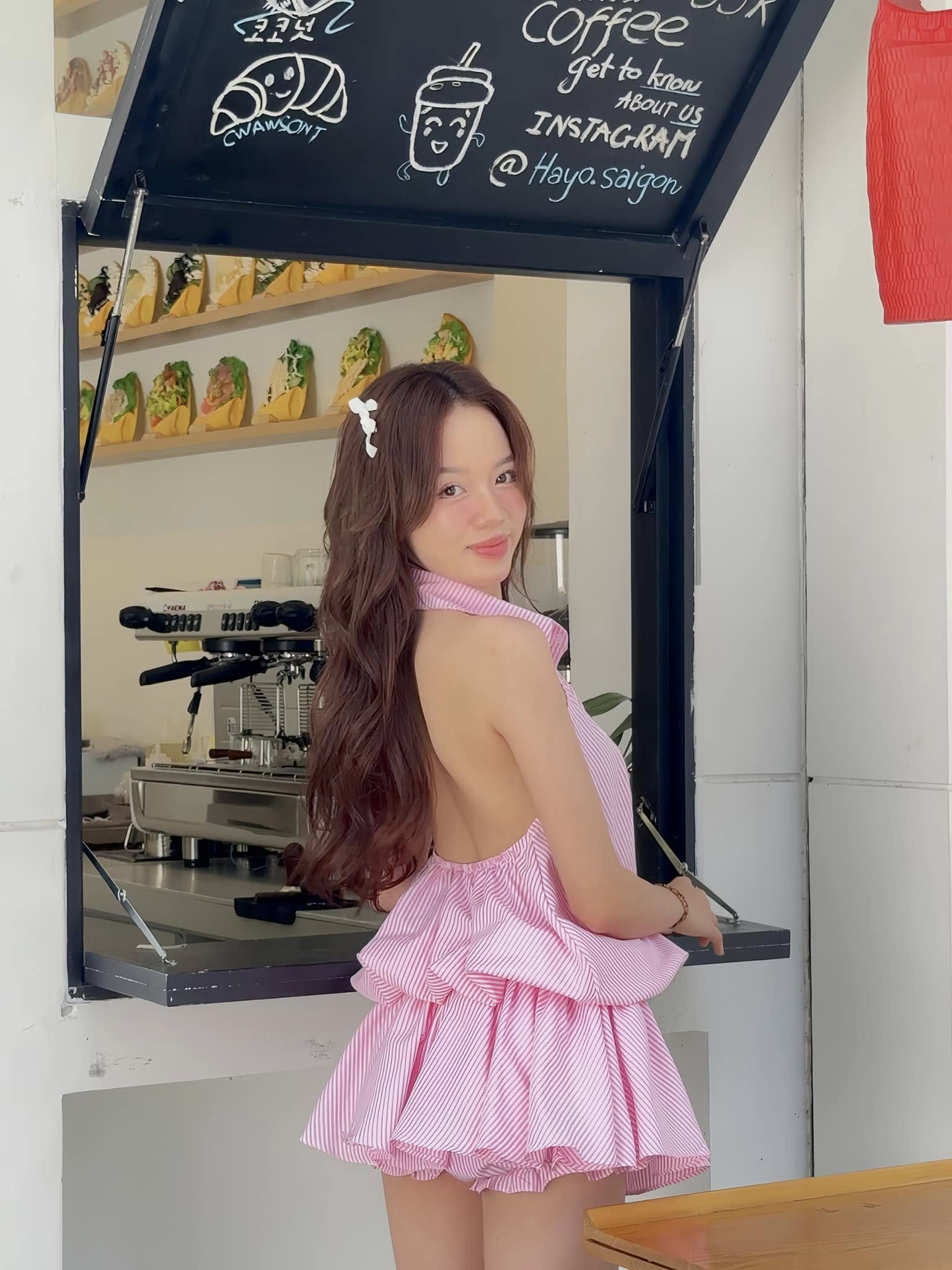 Streamer Mèo Sao Hoả Shares Her Fresh Start After Tough Times 6 Mèo Trái Đất smiling warmly