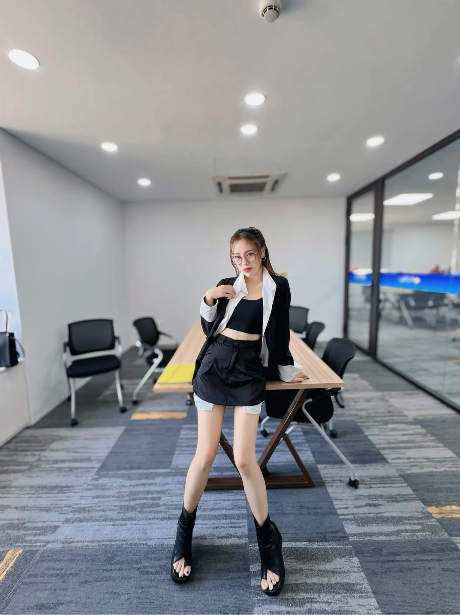 Mai Linh Zuto Stuns Fans with Sizzling Bikini Look 10 photo 1740631191588 1740631191946999050608