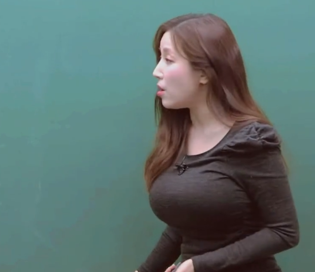 Beautiful Language Teacher’s TikTok Hits 3.3M Views 2 screenshot 2025 02 07 115633 1738911333675505313772