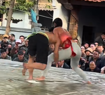 Female Wrestler Stuns Fans Wearing Tight Gym Gear in Match 9 Female wrestler in gym outfit