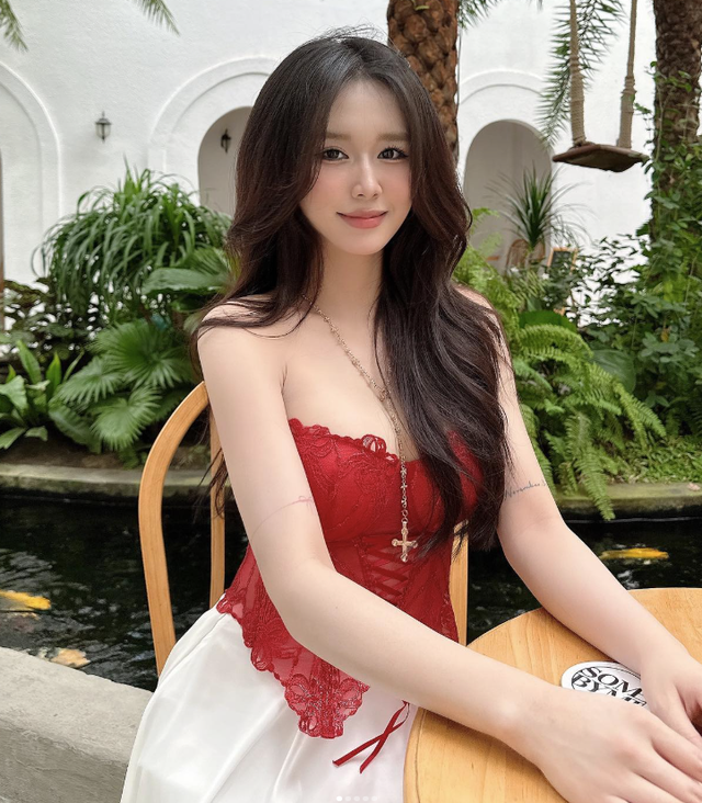 Rapper B Ray’s New Girlfriend Is Social Media Star Đinh Nhi 8 Đinh Nhi selfie
