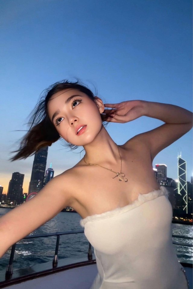 Streamer Frincess Wows Fans with Mirror Dance Video 7 Casual photo of streamer Frincess