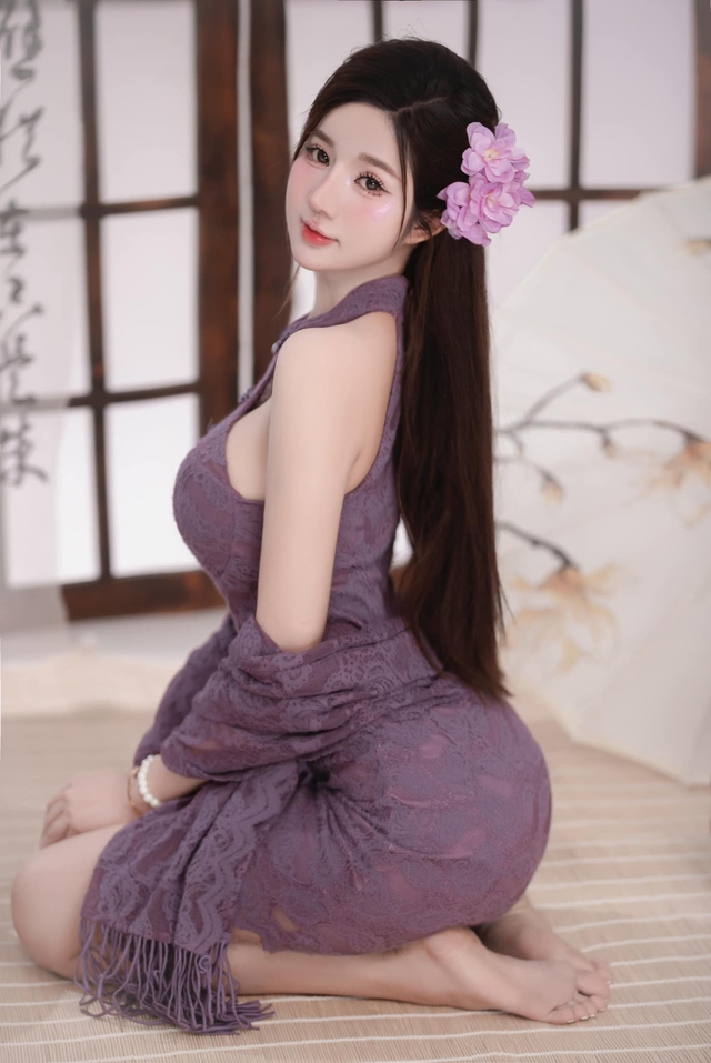Huỳnh Mai Linh in Japanese cosplay outfit