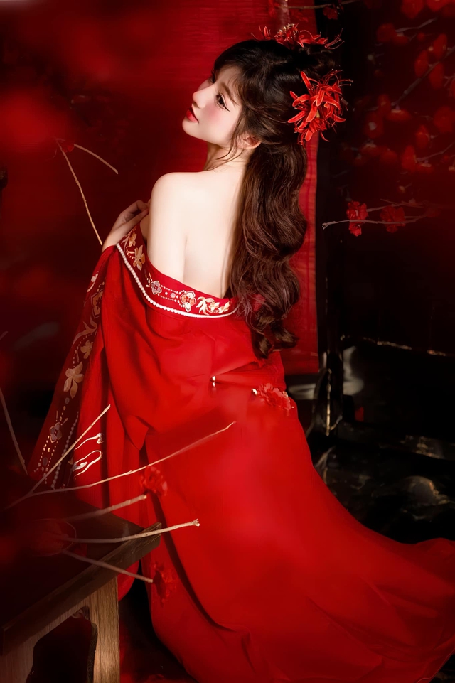 Huỳnh Mai Linh cosplay close-up