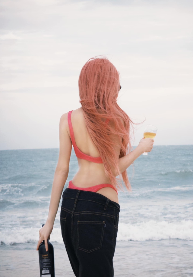 Trang Pháp Turns Up the Heat with Stunning Bikini Photos 2 Trang Pháp showing off her figure in bikini