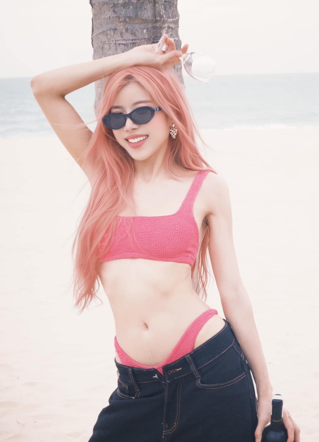 Trang Pháp Turns Up the Heat with Stunning Bikini Photos 3 Trang Pháp confident in swimwear