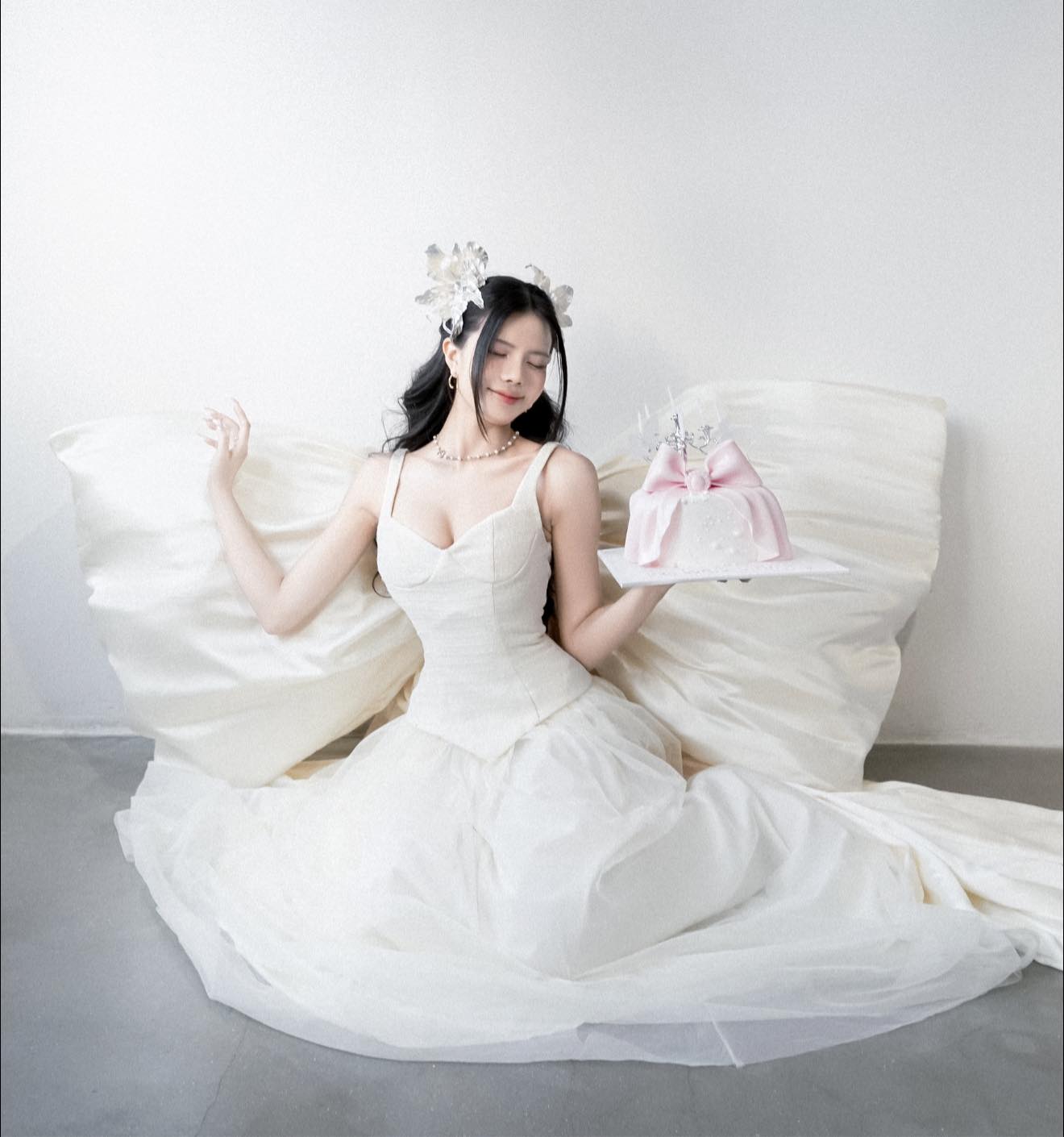 Mai Dora Shares Behind-the-Scenes to Shut Down Appearance Rumors 4 Mai Dora natural beauty