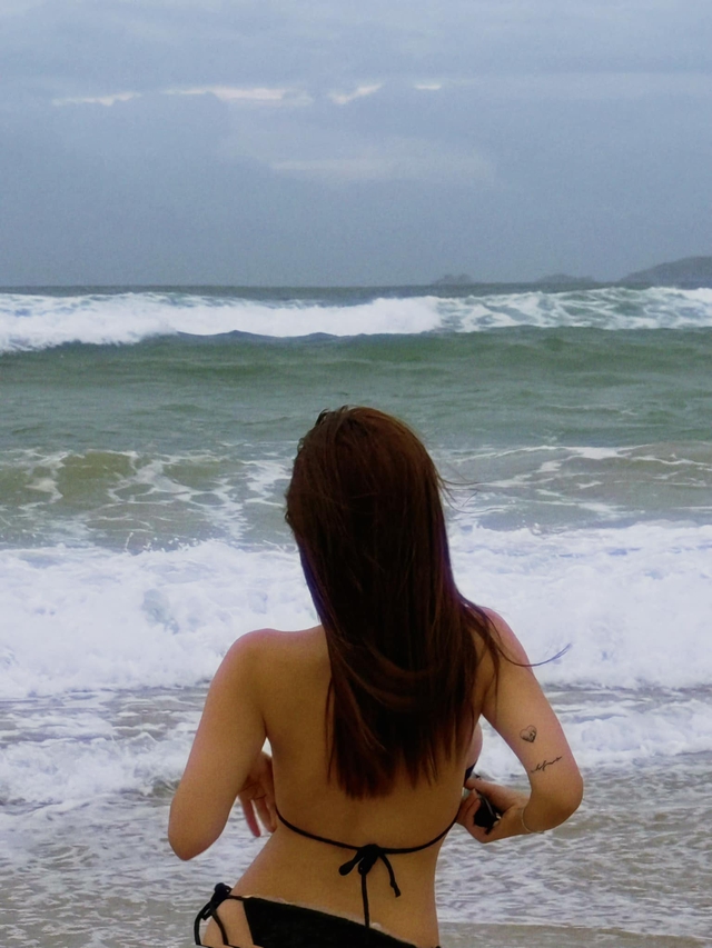 Ngô Lan Hương Turns Heads with Stunning Bikini Photos 6 Ngô Lan Hương showing off curves