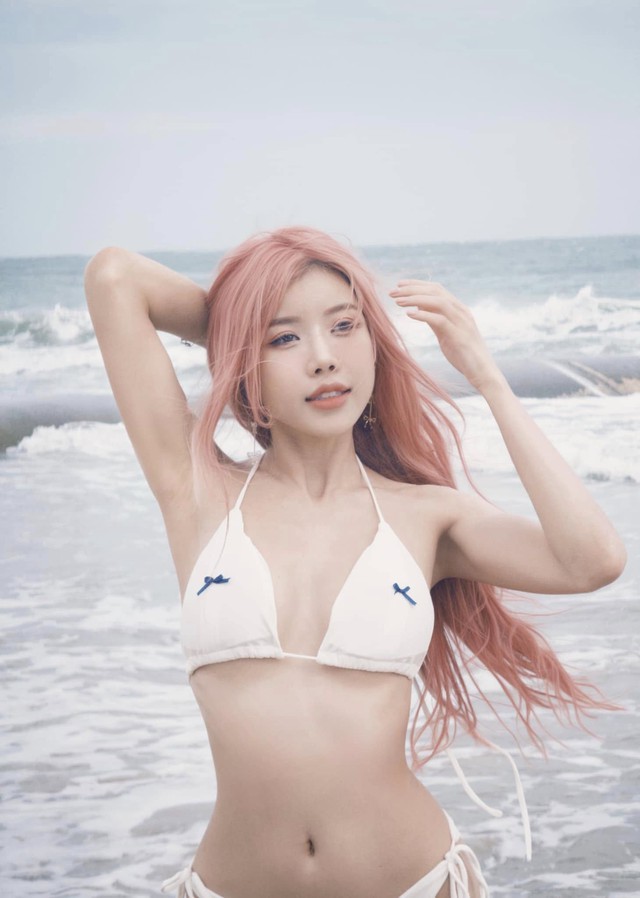 Trang Pháp Turns Up the Heat with Stunning Bikini Photos 6 Trang Pháp confident and radiant in bikini