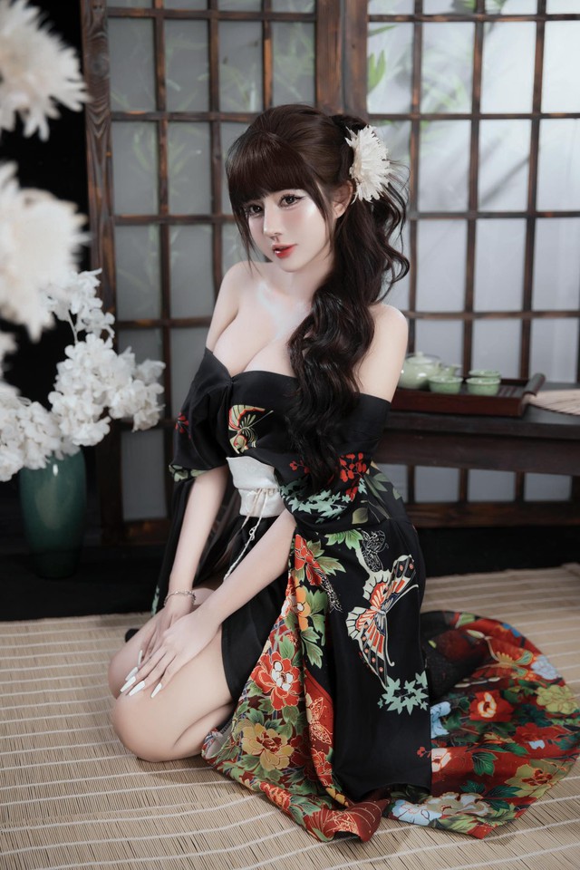Huỳnh Mai Linh cosplay full look