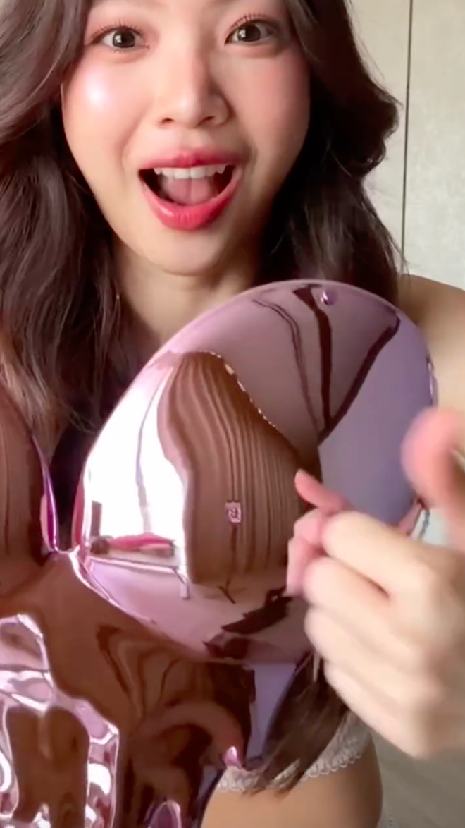 Thai influencer openly tests new lingerie live, drawing 31 million views - Image 4.