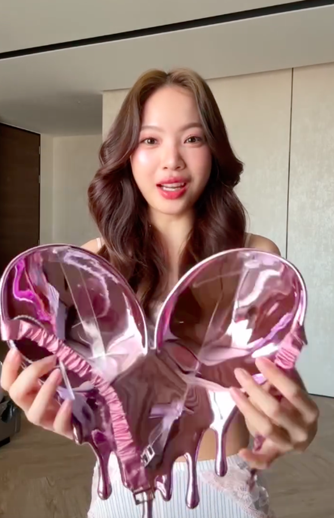 Thai influencer openly tests new lingerie live, drawing 31 million views - Image 3.
