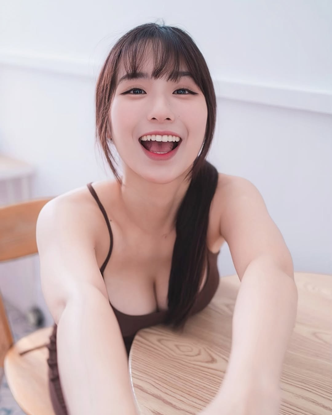 Streamer Pingping Pengpeng Claps Back at Fake Boob Rumors 2 Pingping Pengpeng posing