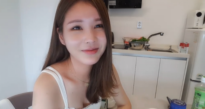 Streamer Falls Asleep on Live Stream, Stranger Sneaks Into Room 4 Oh Geung-jeong after the incident