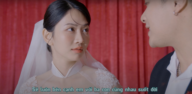 Lê Bống Moves Fans with Simple Wedding Dress Look 3 Lê Bống looking elegant in wedding dress