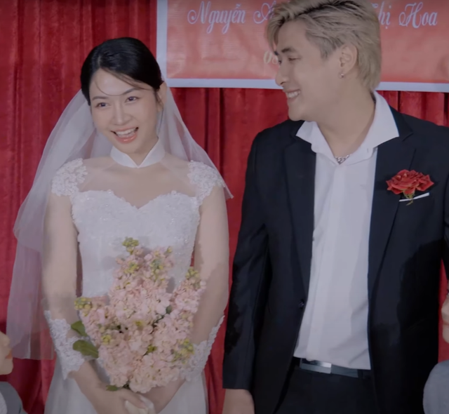 Lê Bống Moves Fans with Simple Wedding Dress Look 4 Lê Bống in a white wedding gown