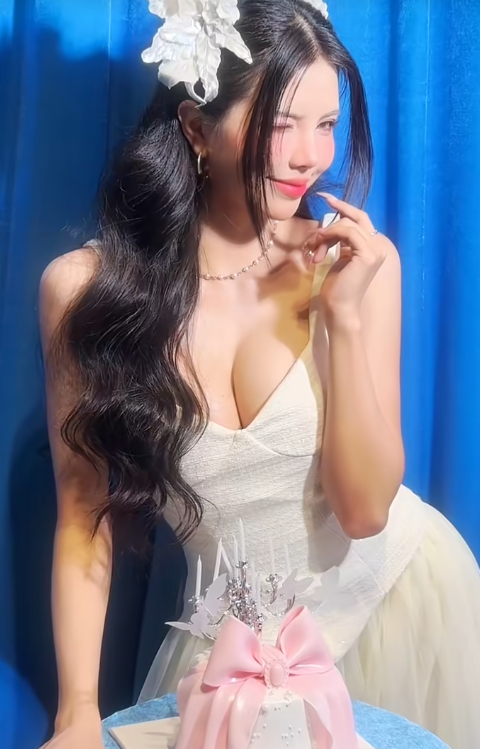 Mai Dora Shares Behind-the-Scenes to Shut Down Appearance Rumors 10 Mai Dora smiling