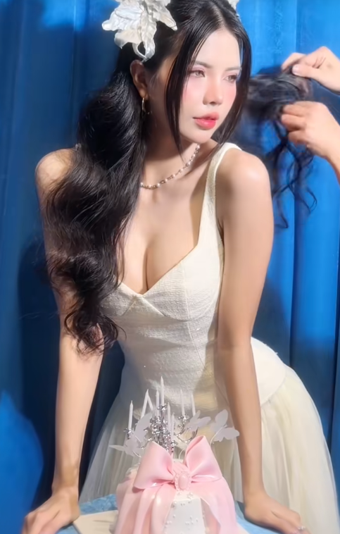 Mai Dora Shares Behind-the-Scenes to Shut Down Appearance Rumors 11 Mai Dora candid moment