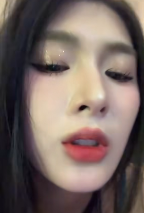 Quỳnh Alee’s Playful Video Wins Over 1.5M Fans 3 Quỳnh Alee playful expression