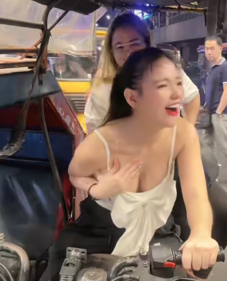 Streamer’s Sexy Pikachu Cosplay Sparks Buzz Online 7 Frincess in casual wear
