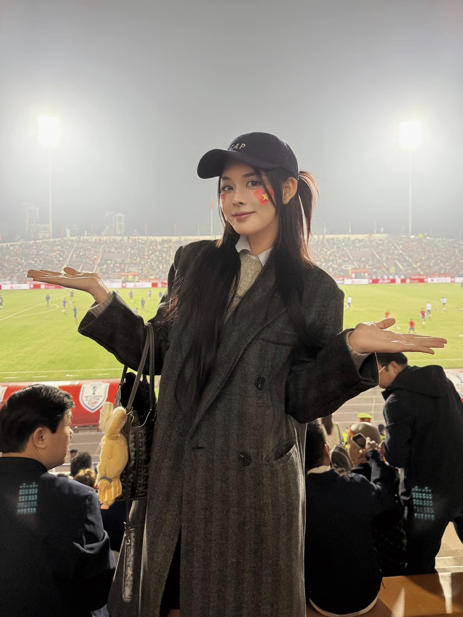 Hot Girl Trần Bích Hạnh Stuns Fans with Perfect Figure 2 Trần Bích Hạnh posing elegantly