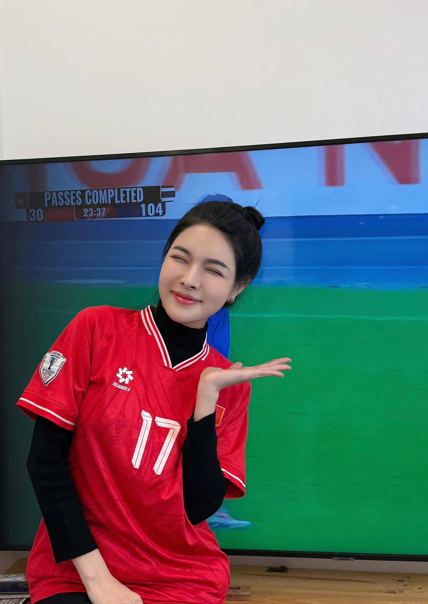 Hot Girl Trần Bích Hạnh Stuns Fans with Perfect Figure 1 Trần Bích Hạnh smiling brightly