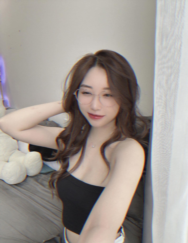 Streamer Chubby Struggles with Fans Rehashing Her Past 8 Chubby smiling