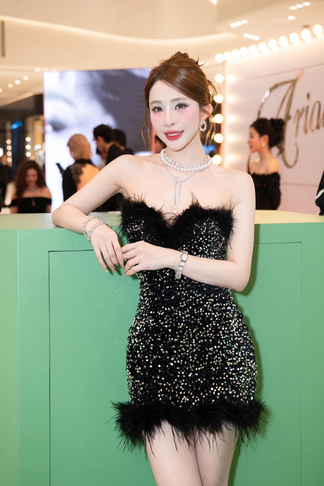 Quỳnh Nga's stylish outfits
